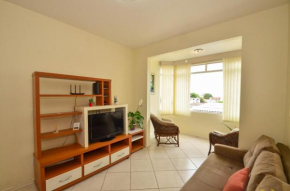 Apartamento de 3 quartos bem localizado no Balneario do Estreito N572